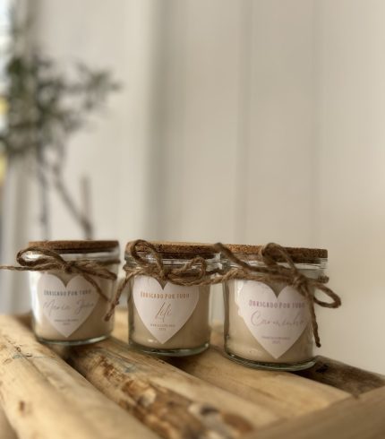 Velas personalizadas em frasco com tampa de cortiça e rótulo exclusivo