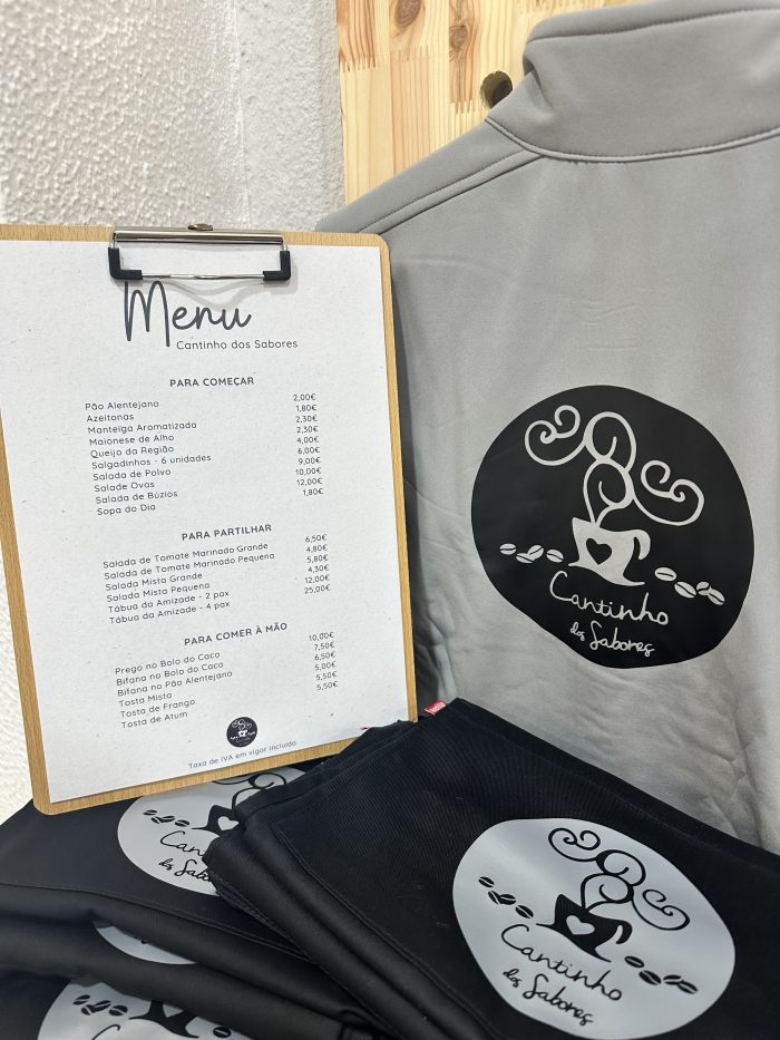 Vestuário profissional personalizado com logótipo em polo cinzento